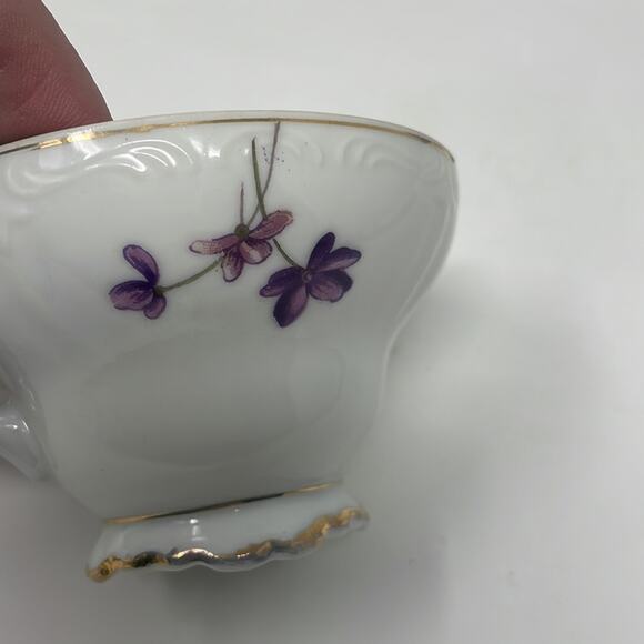 Vintage Purple Flowers Footed Teacup and Saucer Gold Trim Made in Japan - Picture 5 of 12